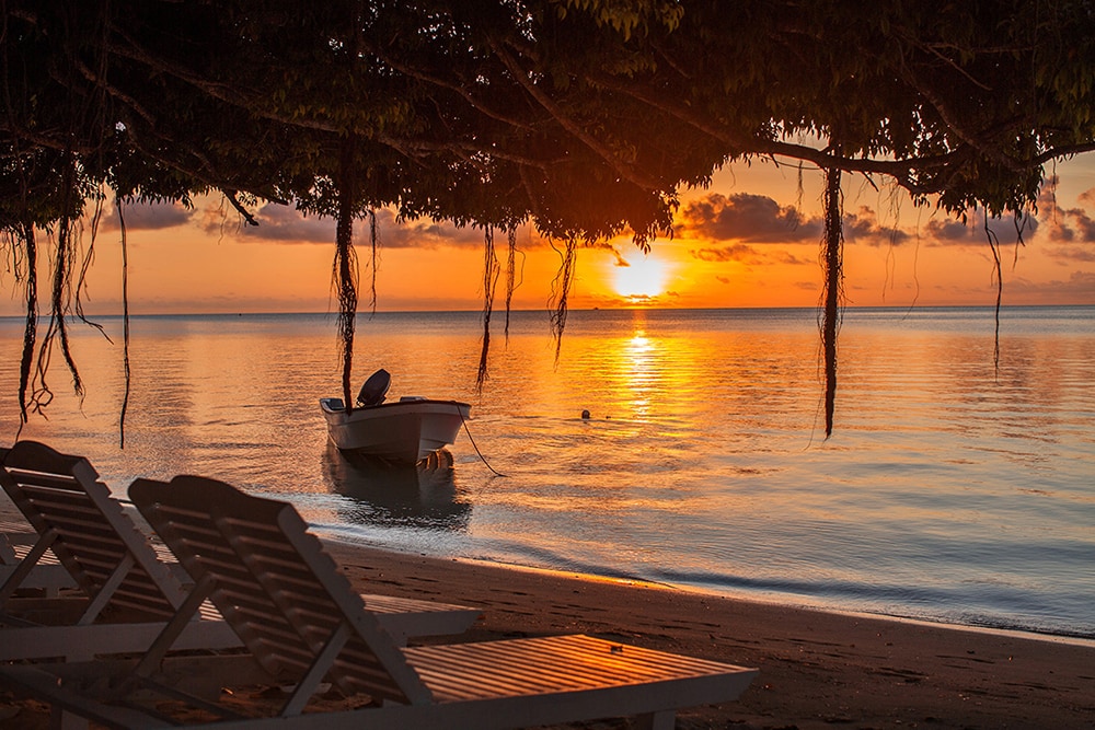 FALL IN LOVE IN FIJI ABOARD A ROMANTIC SUNSET CRUISE